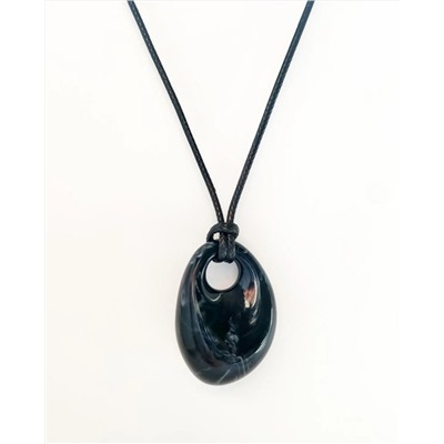 Кулон на шнурке