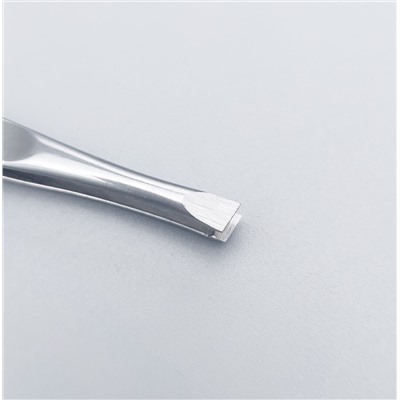 Zinger Пинцет для бровей скошенный / Classic B 164 S SH, ручная заточка, 88-90 мм, серебристый глянцевый 1830