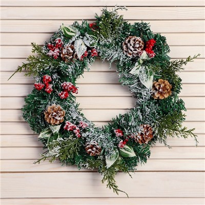Венок новогодний d=30 см «Зимнее волшебство. Уютная сказка» листья, ягоды, шишки