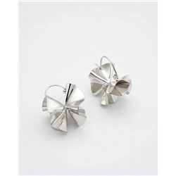 Стильные серьги