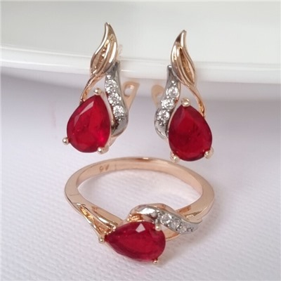 Комплект ювелирной бижутерии коллекция "Дубай" серьги и кольцо 17 р, покрытие позолота, вставка: фианиты, цвет: красный и прозрачный, арт.215.368-17
