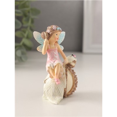 Фигурка полистоун «Девочка-фея в розовом платье на фрукте с божьей коровкой», 6.5×5×9 см