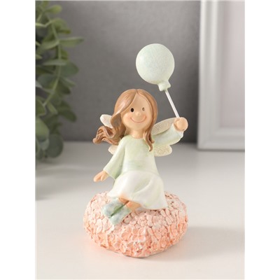 Фигурка полистоун «Малышка-ангел с шариком на цветочном сердце», 6.5×6.5×13 см