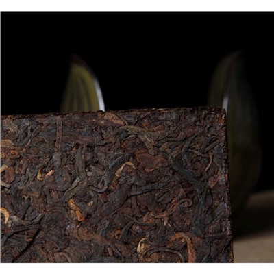 Чай чёрный китайский выдержанный «Шу Пуэр. Дерево Иу», Юньнань, 2012 г, кирпич, 250 г