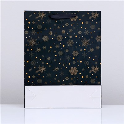 Пакет подарочный новогодний ламинированный вертикальный «Снежинки», 33×42×10 см