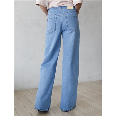 Прямые джинсы с декоративной стиркой из эластичного плотного денима