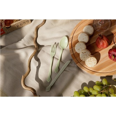 Набор столовых приборов Доляна, 4 предмета: вилка, ложка, нож, футляр синий, приборы МИКС