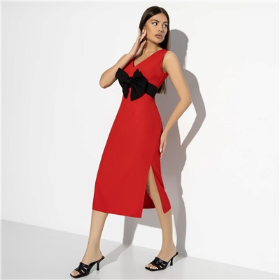 Платье-футляр, Позирую как модель (с брошкой)