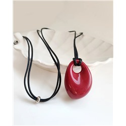 Кулон на шнурке