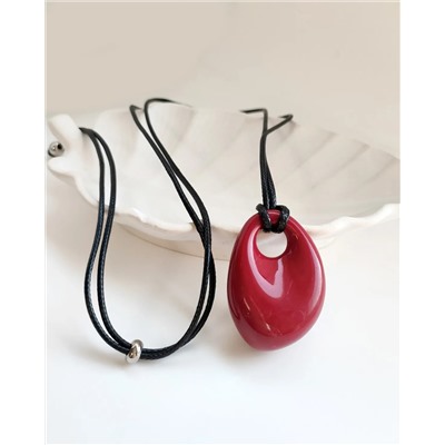 Кулон на шнурке