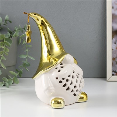 Фигурка светящаяся керамика «Гном в золотом колпаке со звездой», белый, 11.6×10.7×19.3 см