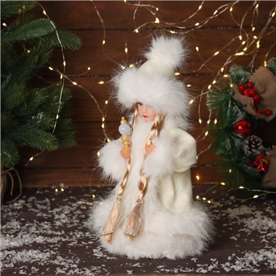 Снегурочка под ёлку «Зимнее волшебство. В пушистой шубке, с фонариком» двигается, с подсветкой, 30 см, молочный