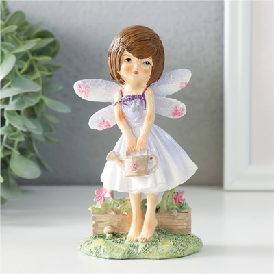 Фигурка полистоун «Малышка в сиреневом платье с крыльями, с леечкой», 7.5×5×13 см