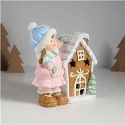 Фигурка светящаяся «Малышка в розовом наряде у пряничного домика», керамика, 15×8×16 см