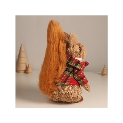 Фигурка новогодняя «Белочка в зимнем пальто», 21.5×13×12 см