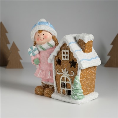 Фигурка светящаяся «Малышка в розовом наряде у пряничного домика», керамика, 15×8×16 см