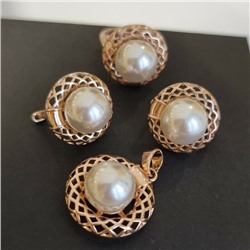 Комплект ювелирная бижутерия, серьги, кольцо и кулон, покрытие: позолота, вставка: жемчуг, 8200, р-р 17, арт.216.358-17