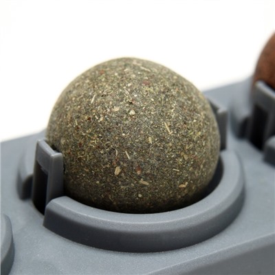 Игрушка для кошек из кошачьей мяты «Вращающиеся шарики» на основании,14×6 см, серая