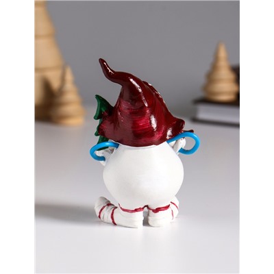 Фигурка полистоун «Снеговик в красном колпаке, с ёлкой или подарком», 5.5×4.5×10.5 см, МИКС