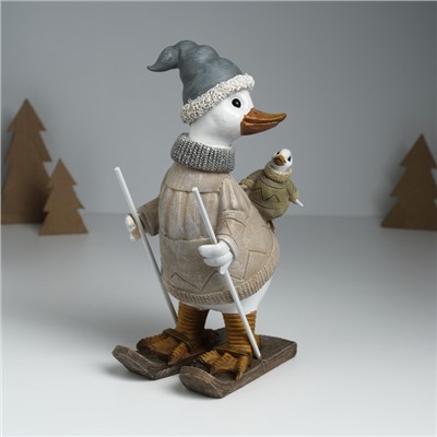 УЦЕНКА Сувенир полистоун "Гусь на лыжах, с гусёнком на спине" серо-бежевый 9,5х13,5х23,5 см 103259