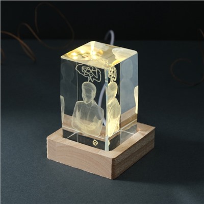 Фигурка светящаяся стекло «Прямоугольник. Мыслитель», подставка дерево, USB, 7×7×10