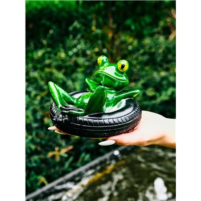 Садовая фигура из полистоуна «Лягушка лежит на шине», 14×13×9.5 см, водоплавающая