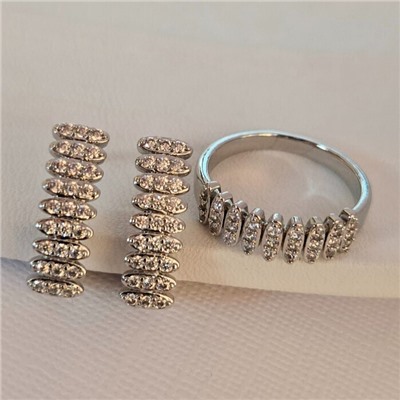 Комплект ювелирной бижутерии серьги и кольцо 17 р, покрытие: посеребрение, вставка: фианиты, цвет: прозрачный, арт.216.415-17