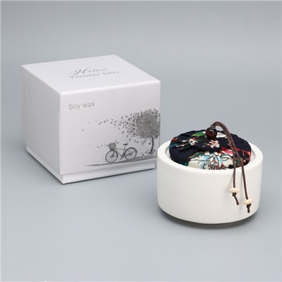 Ароматическая свеча в банке Soy WAX, английская груша и фрезия, белая, 9×9 см