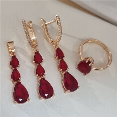Комплект ювелирной бижутерии коллекция "Дубай" серьги, кулон и кольцо 18 р, покрытие позолота, вставка: фианиты и цирконы, цвет: красный и прозрачный, арт.414.289-18