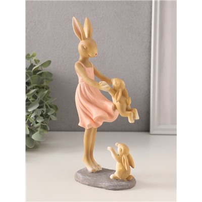 Фигурка полистоун «Зайки. Мама с детьми», 9.5×6×22.5 см