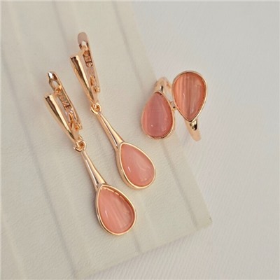 Комплект ювелирной бижутерии коллекция "Дубай" серьги и кольцо 17 р, покрытие позолота, вставка: искусственный кошачий глаз, цвет: розовый, арт.314.984-17