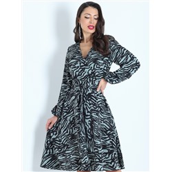 Платье с V-образным вырезом и расклешенной юбкой