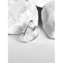 Кольцо из серебра с культивированный жемчугом и фианитами родированное 211-10-331р