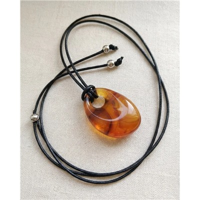 Кулон на шнурке