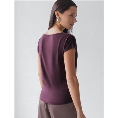 Нарядная футболка с серебристым принтом