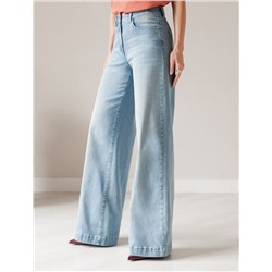 Джинсы трубы с декоративной стиркой из эластичного денима средней плотности