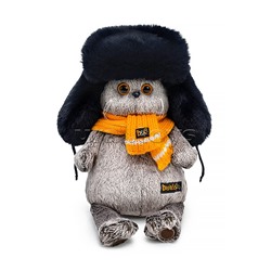 Кот Басик в меховой шапке и шарфе