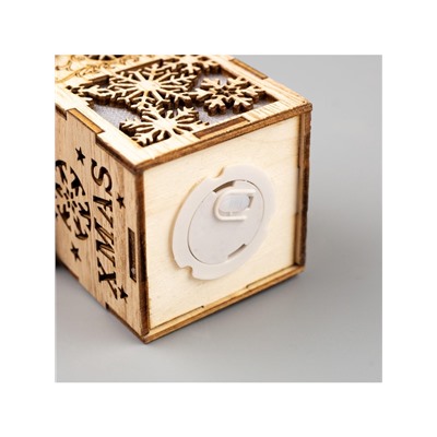 Ёлочная игрушка «Домик со снежинками», 8×6.5×6 см, от батареек, свечение тёплое белое