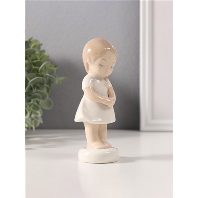 Фигурка керамика «Малышка скромница в белом платьице», 4×5×12 см