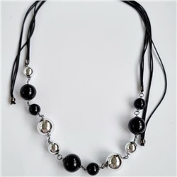Колье на кожаном шнурке, цвет: черный и серебристый, арт.032.553