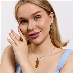 Комплект ювелирной бижутерии коллекция "Дубай" серьги, кулон и кольцо 19 р, покрытие посеребрение, вставка: пластик и марказиты, цвет: янтарный и графитовый, арт.314.979-19