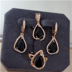 Комплект ювелирной бижутерии коллекция "Дубай" серьги, кулон и кольцо 18 р покрытие позолота, вставка: стекло и цирконы, цвет: черный и прозрачный, арт.215.550-18
