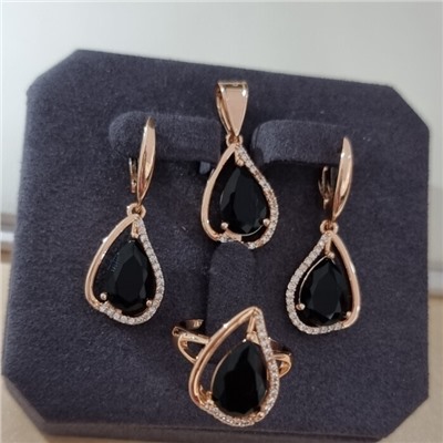 Комплект ювелирной бижутерии коллекция "Дубай" серьги, кулон и кольцо 18 р покрытие позолота, вставка: стекло и цирконы, цвет: черный и прозрачный, арт.215.550-18