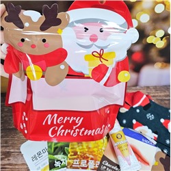 Подарочный набор в красном пакете "Олень и Дед Мороз" (3 маски + Носочки + Бальзам + Крем для рук)