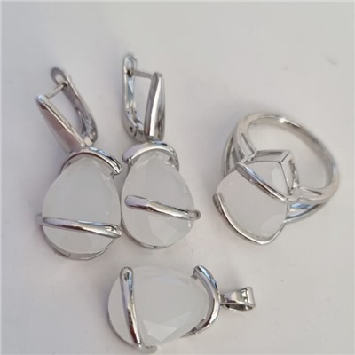 Комплект ювелирная бижутерия серьги, кулон и кольцо 19 р, покрытие: посеребрение, вставка: фианит, цвет: молочный матовый, арт.313.065-19