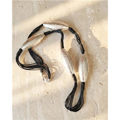 Длинное колье с металлическими элементами