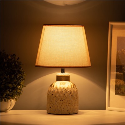 Настольная лампа с абажуром RISALUX «Овация», 1×Е14, 40 Вт, бежевый, 22×22×31 см