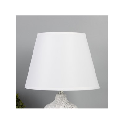 Лампа настольная «Строгие линии» 1×40 Вт Е27 белый/серый 25×25×40 см