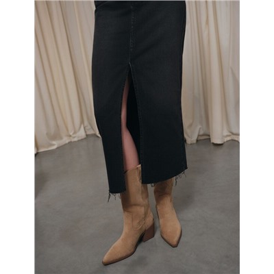 Актуальная коллекция CONTE CON-815 Чёрная джинсовая юбка-midi с вытачками и разрезом