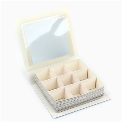 Коробка под 9 конфет новогодняя с ячейками «Снежная сказка» 14.5×13.5×3.5 см